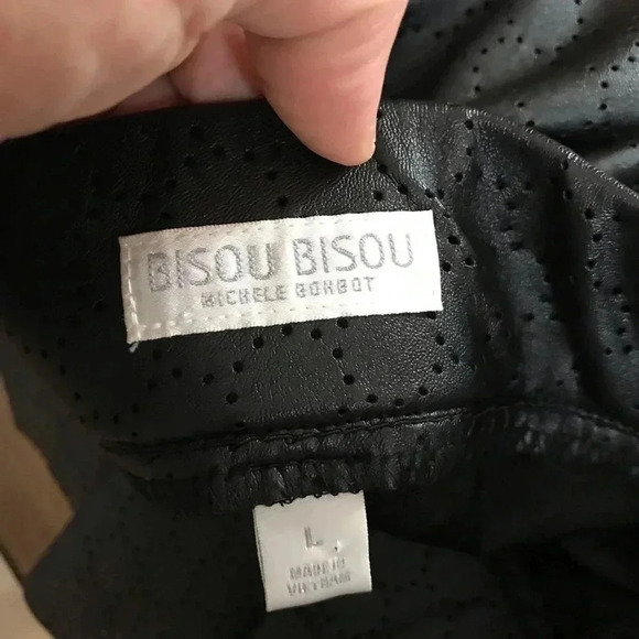 Bisou Bisou faux leather skirt Sz large - Picture 2 of 3